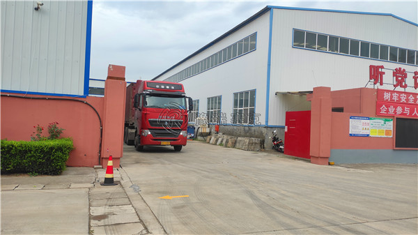 廢舊輪胎磨膠粉設備發(fā)貨